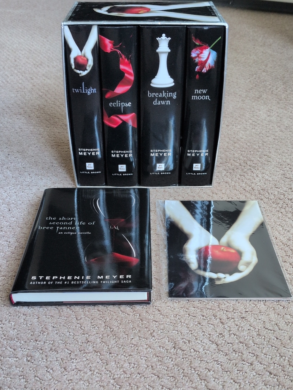 The Twilight Saga Complete Hardcover Box Set + Bree Tanner & Art Prints